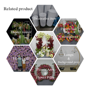 Arco de Flores Portátil Ecológico con Vegetación Tropical y Seda Borgoña para Decoración de Bodas - Product Image 5