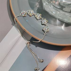 Elegante Braccialetto con Fiori in Cristallo e Strass, Bracciale Regolabile con Petali in Zirconia per Regalo di Gioielleria - Product Image 5