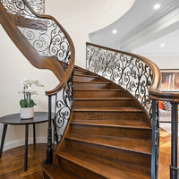 Escalier incurvé personnalisé de luxe en fer forgé galvanisé à chaud à double limon design escalier intérieur en bois de chêne blanc