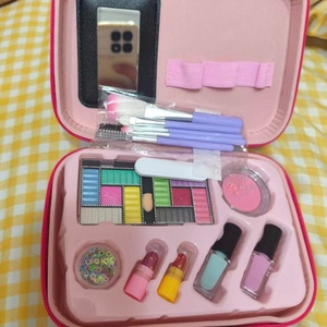 Set de Maquillaje Completo K-POP para Niñas con Estuche de Plástico y Luces, Juguete de Belleza para Niñas - Regalo de Cumpleaños - Product Image 3