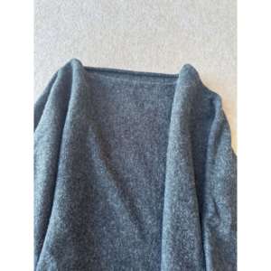 Suéter Holgado con Cuello Barco y Mangas Murciélago Gris para Mujer - Product Image 2