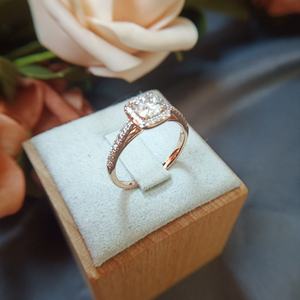 Anillo de Halo de Oro Rosa de 14K con Moissanita de Corte Redondo de 0.6ct, Estilo Romántico, para Aniversario/Anillo de Compromiso - Product Image 3