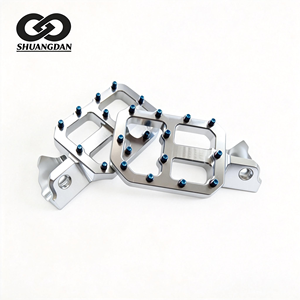 พักเท้าอะลูมิเนียม CNC กว้าง 62 มม. สีฟ้าเคลือบอะโนไดซ์ พร้อมปุ่มกันลื่น สำหรับรถมอเตอร์ไซค์วิบาก Sur Ron Light Bee - Product Image 6