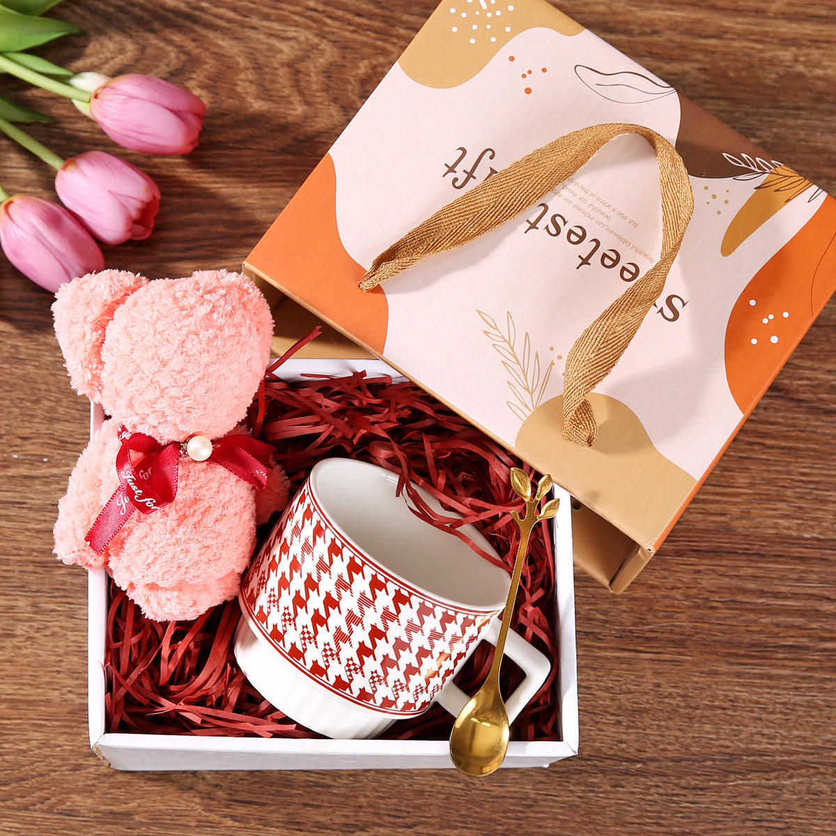 ชุดของขวัญลายถ้วยซ้อนลายฟันสุนัขสีแดง