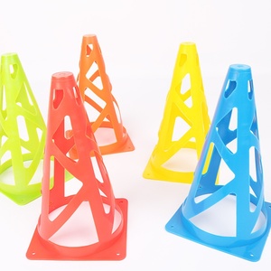 Cono de Entrenamiento de Fútbol de 9 Pulgadas (23 cm), Suave y Duradero, Cubo Hueco para Obstáculos, Equipo Resistente al Viento para Entrenamiento - Product Image 2