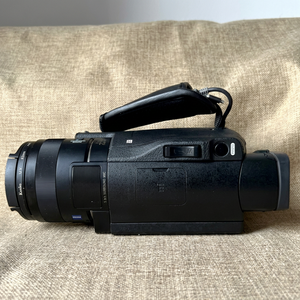 กล้องพกพา HDR-CX900E ซูมออปติคอล 12 เท่า เซ็นเซอร์ CMOS ความละเอียด 1080P HD กล้องมือสอง รองรับ WIFI - Product Image 1
