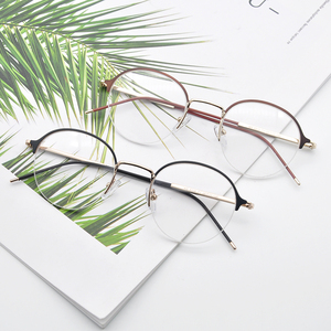 2025 Lunettes optiques transparentes rondes en métal pour femmes Cadre élégant Design <span class=keywords><strong>de</strong></span> lunettes - Product Image 1