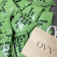 Polymailer d'affranchissement vert personnalisé de fournisseur Sac d'expédition avec impression de logo personnalisé pour vêtements à usage professionnel
