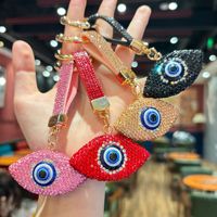 Le nouveau porte-clés œil du diable serti de diamants convient aux décorations intérieures de voiture, aux pendentifs de sac ou aux cadeaux commémoratifs