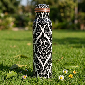 Botella de agua metálica con diseño oriental y tapa, portátil para uso en exteriores - Product Image 1