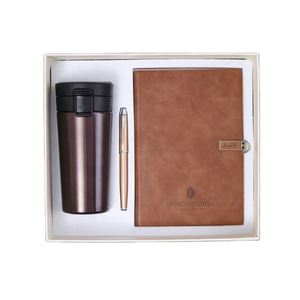 Ensemble cadeau de luxe personnalisé pour entreprise, comprenant un carnet en cuir PU, une tasse à café, un stylo, et un coffret cadeau promotionnel A5 en gros - Product Image 2