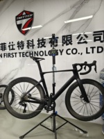 Vélo de route en carbone léger sans fil R18 2026 avec freins hydrauliques complets, transmission Ultegra R8170 Di2 et roues en carbone