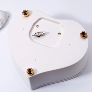 Caja de música de plástico con forma de corazón y adorno giratorio de niña, regalo para el Día del Niño. - Product Image 3