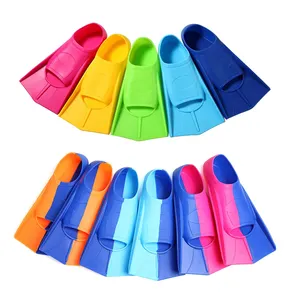 Aleta de buceo de pie completo de silicona suave de color con logotipo personalizado, gran tamaño, aletas de natación de hoja corta para niños y adultos para buceo con esnórquel