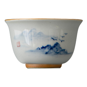 Tasse à thé en porcelaine bleue et blanche, tasse individuelle peinte à la main avec paysage, petite taille pour le thé de l'après-midi, céramique Dehua - Product Image 5
