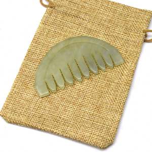 Peigne à cheveux en jade naturel Xiuyan Jade Gua Sha Outils Jade Masseur de cuir chevelu Tête Merdian Peigne pour thérapie d'acupuncture Peigne Guasha - Product Image 3