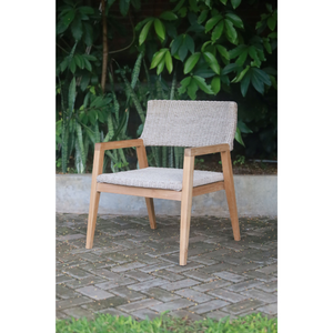 Conjunto de sillón y taburete Sydney, fabricado con madera de teca duradera y elegante ratán sintético, que combina elegancia y resistencia. - Product Image 4