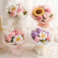 Bouquet de fleurs en peluche avec ruban en dentelle personnalisé, élégant mélange de tournesol, rose, tulipe et marguerite