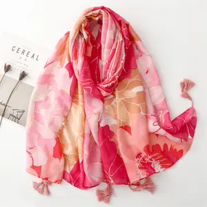 Женские шарфы с кисточками