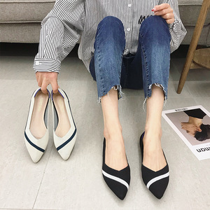 Chaussures plates pour femmes au design tendance et simple, confortables, de haute qualité, blanches - Product Image 1