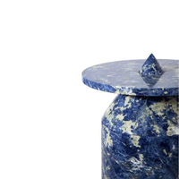 Table d'appoint élégante en marbre bleu et or, plateau rond, base sculpturale en forme de cloche, table d'appoint de luxe moderne pour salon