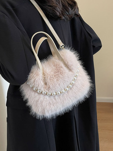 Nouveaux sacs à main carrés de qualité en fourrure perlée pour femme avec chaînes, bandoulière simple, sacs fourre-tout tendance pour l'<span class=keywords><strong>été</strong></span> et l'hiver - Product Image 6