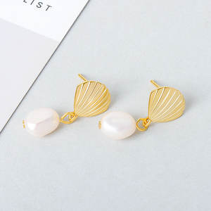 Clásico de moda parisino Chic 925 plata esterlina Vintage Shell perla de agua dulce Stud pendientes para fiesta al por mayor para mujeres - Product Image 3