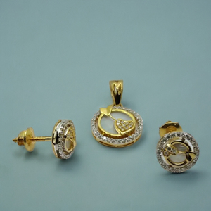 Boucles d'oreilles élégantes en or 22 carats avec pendentif assorti, bijoux de créateur de forme ronde élégante pour femmes - Product Image 3