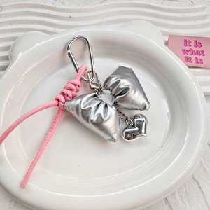 Llavero coreano de cuero con lazo rosa plateado, amuleto versátil para bolso, decoración colgante, regalo de moda - Product Image 4