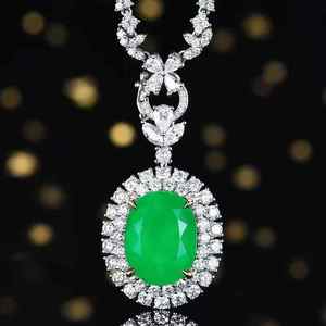 Collar con colgante de joyería de lujo SGARIT, piedra preciosa de esmeralda natural de 10.61 ct y 59 piezas de diamantes naturales con un total de 2.746 ct. - Product Image 1