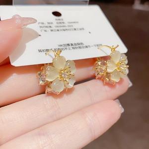 Boucles d'oreilles créoles élégantes de style coréen, micro-pavées de zircon, double face, en forme de fleur, tendance, polyvalentes, en cuivre, Brincos, cadeau pour femmes - Product Image 6