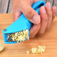 Gadgets de cuisine portables broyeur d'ail manuel presse-ail en plastique PP pour usage domestique