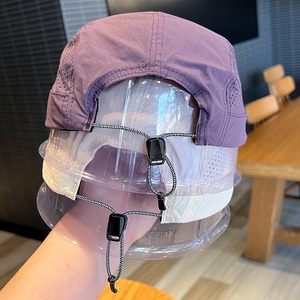 Gorra de Camping de Poliéster y Nailon de Alta Calidad Personalizada con Logo Bordado en 3D, 5 Paneles Sin Estructura con Agujeros Láser Laterales para Correr - Product Image 2