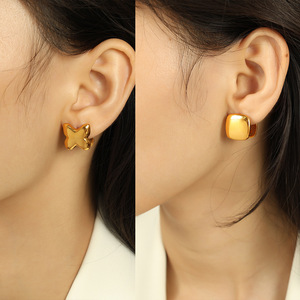 Pendientes de clip con forma de mariposa, chapados en oro de 18 quilates, de acero titanio, minimalistas, a la moda, para mujer, accesorios. - Product Image 4