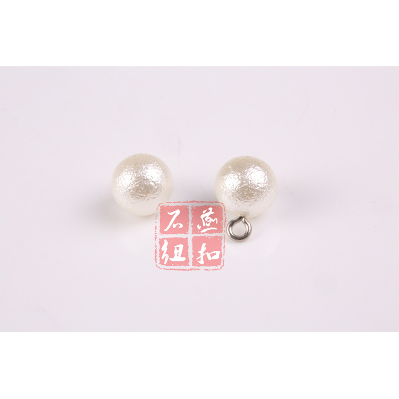 Spherical pattern hand-stitched button