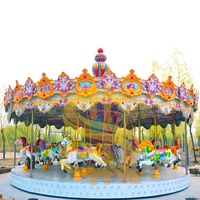 Manège de luxe intérieur/extérieur en forme de cheval avec structure en fibre de verre et métal, éclairage LED pour centres commerciaux et parcs d'attractions