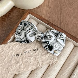 Barrette à cheveux élégante en acétate français de 8,5 cm avec nœud et strass pour filles - Product Image 4
