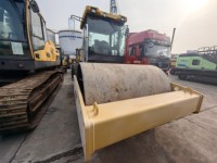 Rouleau compresseur vibrant à tambour unique XS143 de 14 tonnes avec moteur de 125 kW et force d'excitation de 305/225 kN pour la construction routière et ponteuse