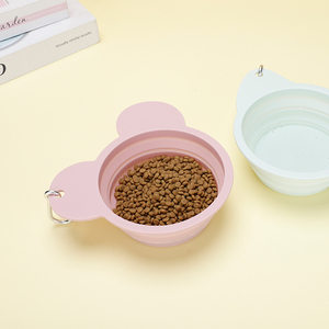 Bol de voyage en silicone personnalisable pour animaux de compagnie avec un design mignon d'ours, mousqueton léger pour la randonnée - Product Image 5