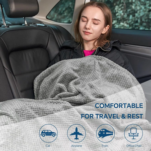 بطانية طائرة فاخرة فاخرة فاخرة 2-1 قابلة للطي-تقنيات محبوكة للبالغين مريحة للسفر بسحاب من الفانيلا - Product Image 2