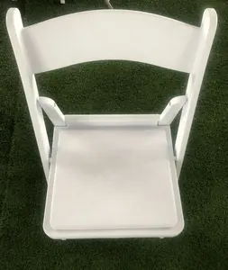 パーティーやビーチの結婚式のためのプラスチック製折りたたみ椅子