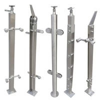 Balustrade de balcon extérieure de style moderne personnalisée, main courante en acier inoxydable avec garde-corps en verre, installation en kit