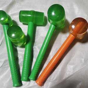 ค้อนยางโมซวน ด้ามพลาสติกสีเขียวและสีส้ม หัวกลม สำหรับติดตั้งและตกแต่งกระเบื้อง - Product Image 1