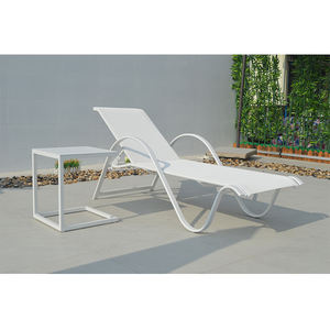 Chaise de malla de aluminio contemporáneo con mesa auxiliar para áreas de piscinas al aire libre en hoteles, villas, patios - Product Image 1