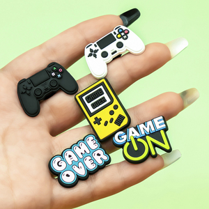 Venta al por mayor de dijes de PVC blando 2D para zapatos con diseño de consola de videojuegos, lindos dijes de controlador de juegos, decoración para zuecos con logotipo personalizado a granel HYB Kuaji - Product Image 2