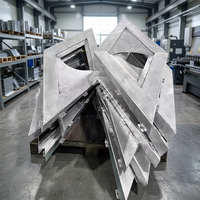 Panneau de revêtement mural perforé CNC découpé au laser composite personnalisé avec textures décoratives en bois pour mur extérieur
