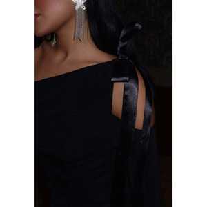 Robe de cocktail noire à une manche courte - Product Image 4