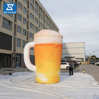 Modèle publicitaire gonflable personnalisé en forme de gobelet à bière pour la décoration promotionnelle de festivals de bière en extérieur