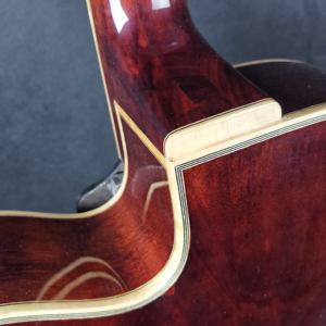 Guitarra Jazz Archtop <span class=keywords><strong>Yunzhi</strong></span> Modelo 810 com Tampo em Abeto e Escala em Ébano - Product Image 6