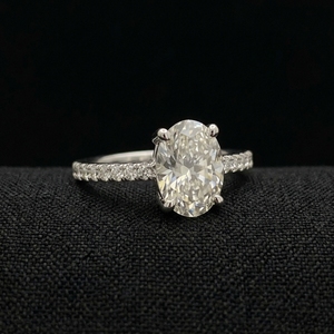 Anillo de Compromiso Alternativo de Platino con Diamantes, Acabado Pulido, Estilo Lujoso y Atemporal, 4g, Engaste de Puntas, Certificado IGI - Product Image 2